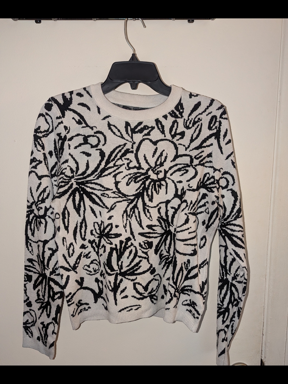 Tahari Black and White Floral Crewneck Sweater